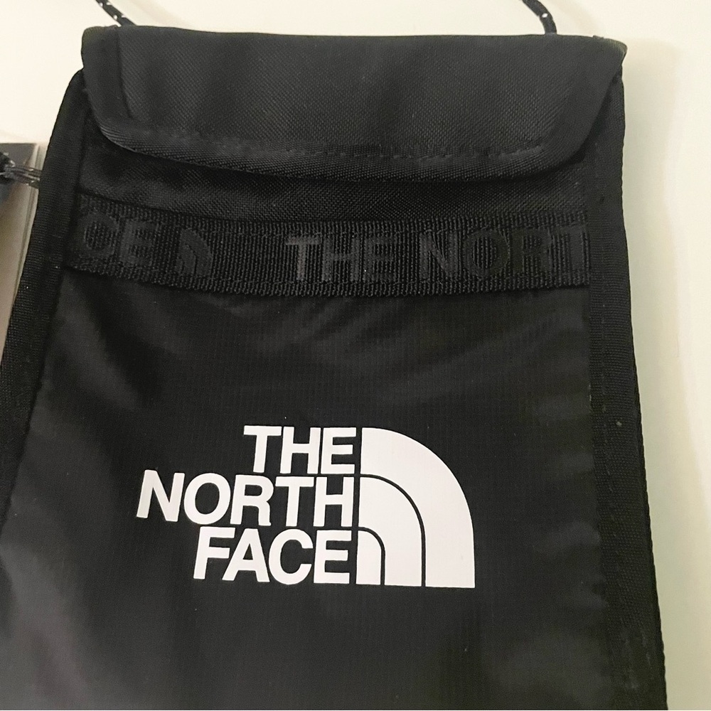 The North Face Bozer Neck Pouch Black Unisex - Picture 3 of 13